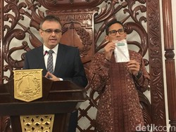 Bertemu Dubes Slovakia, Sandiaga Tersengsem Plastik dari Jelantah
