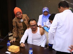 Suntik Vaksin Difteri, Menaker Anggap Bagian Investasi Rawat SDM