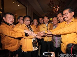 Hanura Kukuhkan Wiranto Cawapres di Rapimnas Bulan Depan Hanura Kukuhkan Wiranto Cawapres di Rapimnas Bulan Depan