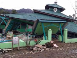 Foto: Masjid di Kabupaten Bogor yang Ambruk karena Gempa Banten