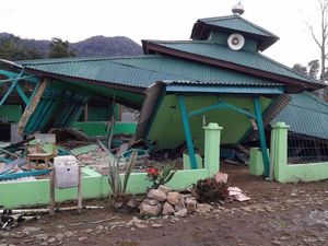 Foto: Masjid di Kabupaten Bogor yang Ambruk karena Gempa Banten