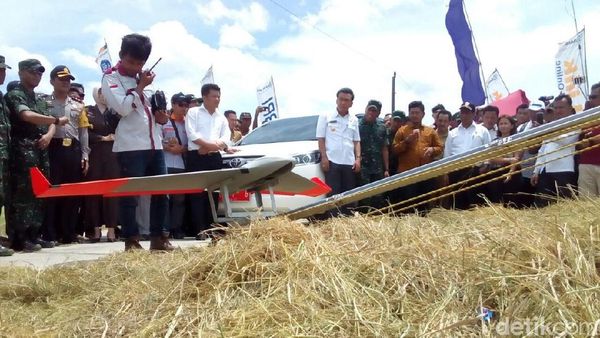 Ini Lho Pesawat Tanpa Awak yang Ringankan Tugas Petani