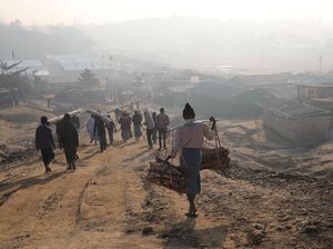 Terjebak Baku Tembak di Kamp Bangladesh, Pria Rohingya Tewas