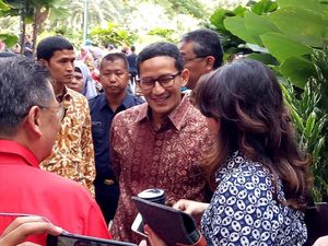 Usai Gempa, Sandiaga Pilih Rapat di Halaman Balai Kota