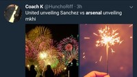 Dan kalau dicermati, cara MU memperkenalkan Sanchez dan Arsenal mengumummkan kedatangan Mkhitaryan berbeda. MU ibarat menyalakan kembang api tahun baru yang meriah, sementara Arsenal seperti menyalakan sebatang kembang api kecil, tidak menarik. (Foto: Twitter @HuncroRiff)