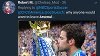 Banyak yang mempertanyakan alasan Sanchez pergi. Mungkin Sanchez ingin belajar dari Cesc Fabregas, yang meninggalkan The Gunners untuk menjadi juara di klub barunya. Foto: Twitter @Chelsea_Mod