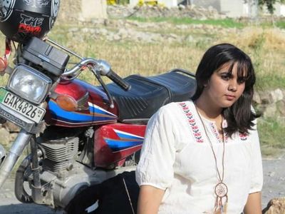 Foto: Zenith, Wanita Pakistan Pertama Touring Pakai Motor