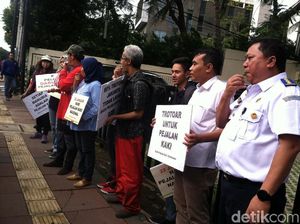 Mungkin Ini Sebabnya Jalan Kaki Sulit Membudaya di Jakarta Mungkin Ini Sebabnya Jalan Kaki Sulit Membudaya di Jakarta