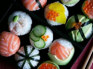 Sushi Kini Tampil Dalam Warna-warni Menarik dan Cantik
