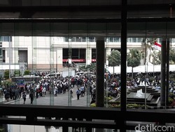 Gempa Keras Guncang Jakarta, Pegawai di Gedung BEI Berhamburan