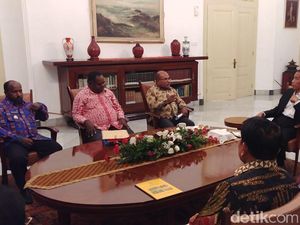 Jokowi Bertemu Gubernur Papua dan Bupati Asmat Bahas Gizi Buruk