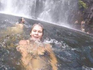 Secara Tak Sengaja, GoPro Ini Rekam Momen Orang Tergelincir di Air Terjun
