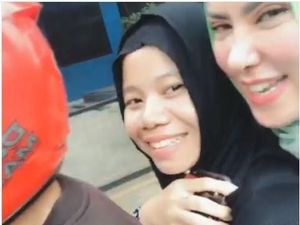 Naik Motor Bertiga Tanpa Helm, Angel Lelga Diprotes Netizen