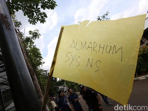 Sys NS, Seniman yang Serba Bisa