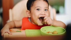 Lihat Nih 8 Foto Kawa, Anak Andien Saat Makan yang Bikin Gemas!