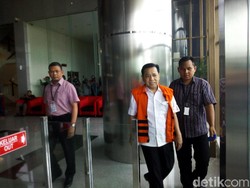 Senyum Semringah Setya Novanto Saat Muncul di KPK