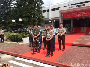 Jokowi Minta TNI-Polri Jaga Netralitas di Pilkada 2018 Jokowi Minta TNI-Polri Jaga Netralitas di Pilkada 2018