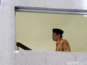 KPK Cecar Wali Kota Mojokerto Suap Suap Anggota DPRD KPK Cecar Wali Kota Mojokerto Suap Suap Anggota DPRD