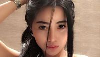 Bikin Lambe Turah Diomelin, Nih Si Seksi yang Lengket-lengket sama Gading