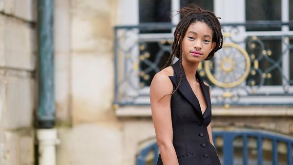 Foto: Willow Smith di Fashion Show Dior, Dulu Tomboi Kini Feminin