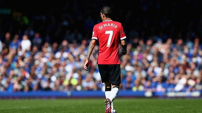 LIVERPOOL, ENGLAND - APRIL 26:  Angel Di Maria of Manchester United in action during the Barclays Premier League match between Everton and Manchester United at Goodison Park on April 26, 2015 in Liverpool, England.  (Photo by Clive Brunskill/Getty Images)