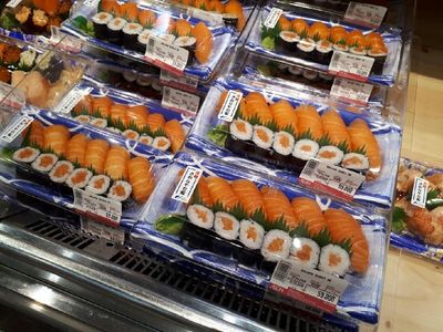 Jajan Sushi, Tempura hingga Takoyaki Enak di Supermarket Ini