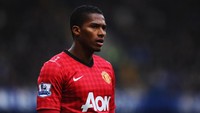  Antonio Valencia sempat memakainya di musim 2012/2013. Hanya saja, musim kemudian dia kembali ke nomor lamanya, 25 (Mike Hewitt/Getty Images)