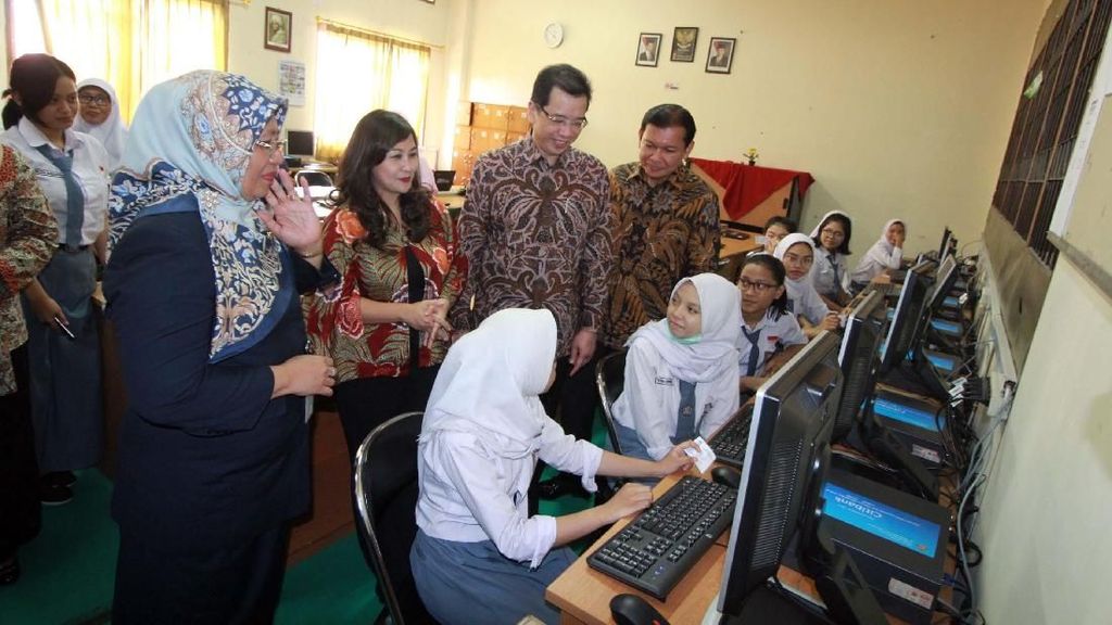 Peduli Anak Bangsa, 500 Komputer untuk SMK di Indonesia