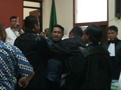 Tak Terima Ucapan Saksi, Terdakwa Mengamuk di PN Banyuwangi
