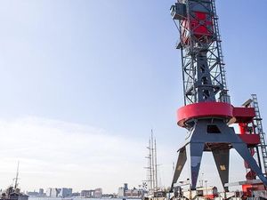 Hotel Mewah di Atas Crane, Keren atau Ngeri?