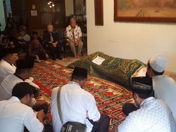 Almarhum Daoed Joesoef di Mata Keluarga: Sosok Tegas dan Konsisten