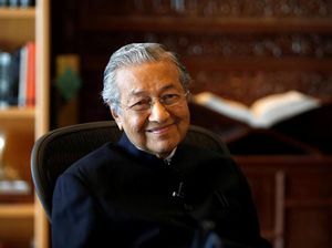 Eks PM Malaysia Mahathir Mohamad Dibawa ke RS, Alami Infeksi Eks PM Malaysia Mahathir Mohamad Dibawa ke RS, Alami Infeksi