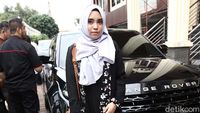 Berhijab Ungu, Salmafina Siap Jadi Janda?