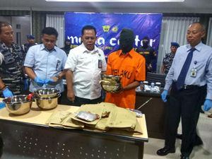 Sabu Disembunyikan di Dubur, 2 Penumpang Pesawat Diamankan Sabu Disembunyikan di Dubur, 2 Penumpang Pesawat Diamankan