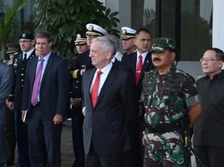 Pujian Menhan AS untuk Aksi Prajurit TNI Makan Ular