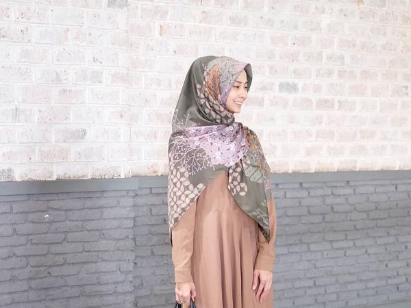7 Inspirasi Hijab Syari Untuk Ke Pengajian Ala Selebgram
