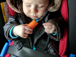 Kenapa Sih Anak Gampang Ngantuk Saat Diajak Naik Mobil?