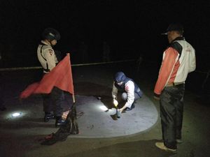 Nelayan di Aceh Utara Temukan Benda Diduga Mortir di Pantai