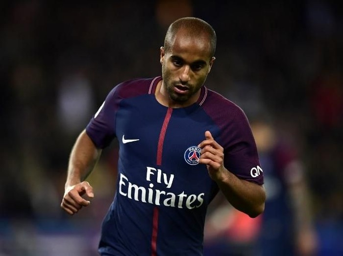 Paris Saint-Germain's Brazilian midifelder Lucas runs during the French L1 football match between Paris Saint-Germain (PSG) and Nice (OGC Nice) on October 27, 2017, at the Parc des Princes stadium in Paris. / AFP PHOTO / Martin BUREAU