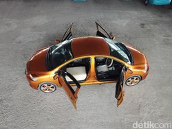 Ayo Tonton Aksi Mobil Bermuka Dua di Sini