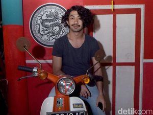 Reza Rahadian Begitu Mirip Benyamin di Teaser Filmnya