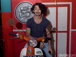 Reza Rahadian Begitu Mirip Benyamin di Teaser Filmnya