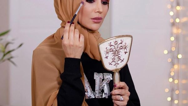 7 Fakta Tentang Amena Khan, Hijabers London yang Mundur Dari Iklan LOreal