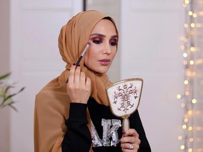 7 Fakta Tentang Amena Khan, Hijabers London yang Mundur Dari Iklan LOreal
