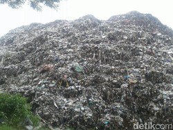 Hii... TPA di Ponorogo Tampung Tumpukan Sampah Setinggi 10 Meter