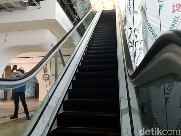 Pemasangan Eskalator di Sejumlah Stasiun LRT Palembang