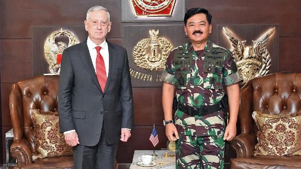 Ryamizard Disambut 21 Dentuman Meriam di Pentagon