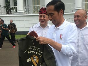Berapa Harga Jaket Garang yang Dibeli Jokowi?