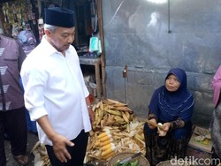 Syaikhu Mulai Blusukan Sapa Pedagang Pasar di Cirebon