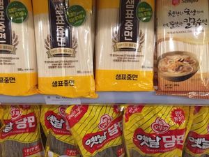 Kalau Mau Masak Bibimbap atau Ramyun, Belanja Bahannya di Sini